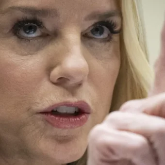 Pam Bondi ammette che il Dipartimento di Giustizia ha un.jpg